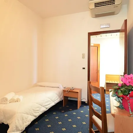Oasi Hotel ホテル 3*