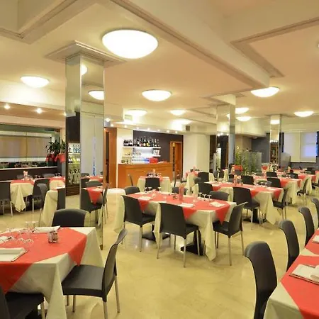 Hotel Oasi Hotel 3*